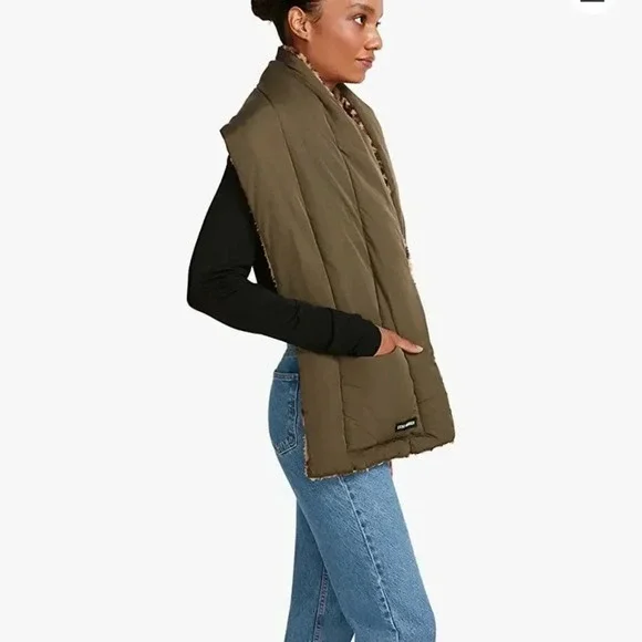 Steve Madden Women's Puffer Snap W/Pockets Green Animal Print Poncho, NWT - Picture 2 of 2